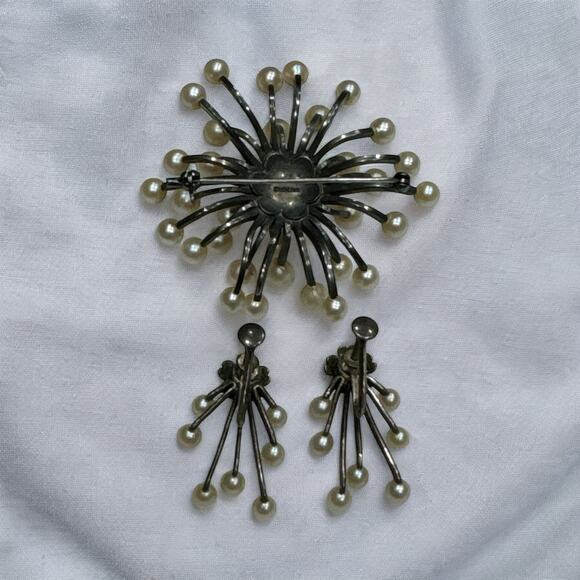 Vintage Mid Century Pearl Cluster Brooch and Matching Earrings, Sterling Silver - Picture 2 of 7